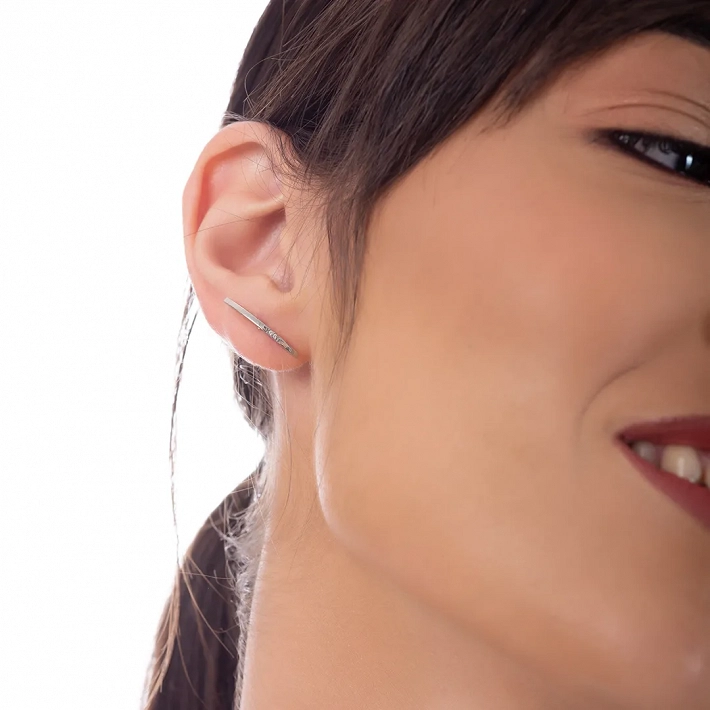 Oxzen σκουλαρίκια καρφωτά ατσάλινα με λευκά ζιργκόν