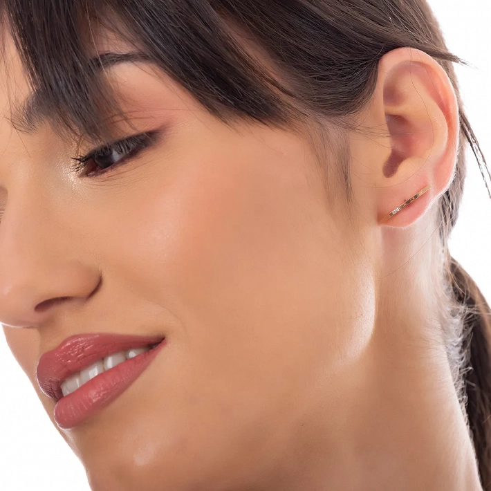 Oxzen σκουλαρίκια καρφωτά ατσάλινα με λευκά ζιργκόν