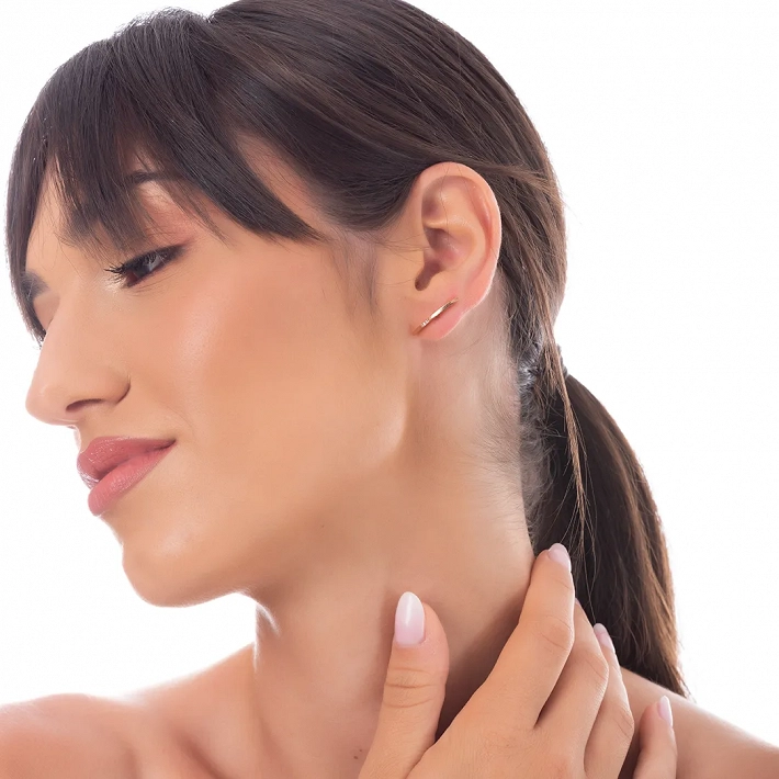 Oxzen σκουλαρίκια καρφωτά ατσάλινα με λευκά ζιργκόν