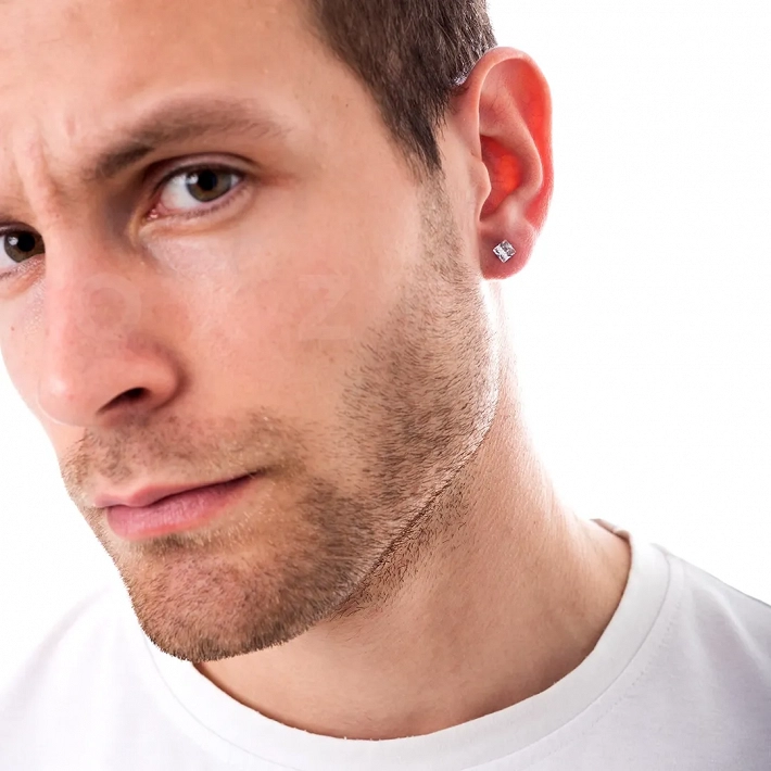 Σκουλαρίκι ανδρικό από ανοξείδωτο ατσάλι με τετράγωνη λευκή πέτρα ζιργκόν 3mm