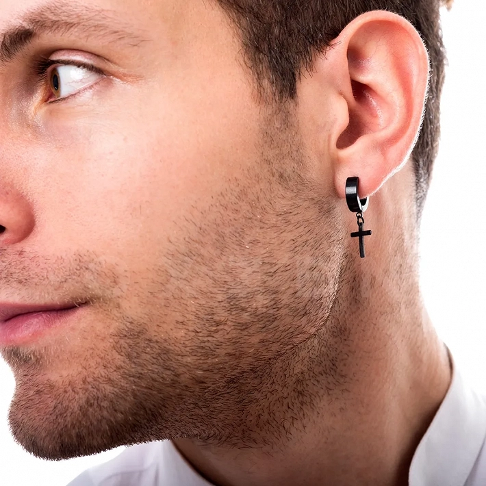 Σκουλαρίκι ανδρικό από ανοξείδωτο ατσάλι, μαύρο κρικάκι (3 x 10)mm με σταυρό