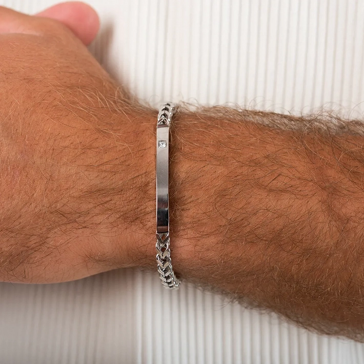 Oxzen ανδρικό βραχιόλι ατσάλινο ταυτότητα τετραγωνισμένη με ένα λευκό ζιργκόν