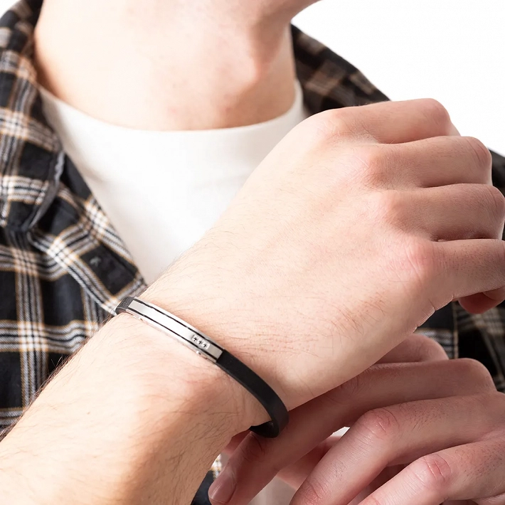 Oxzen λεπτό ανδρικό βραχιόλι 6 mm από ανοξείδωτο ατσάλι με δέρμα