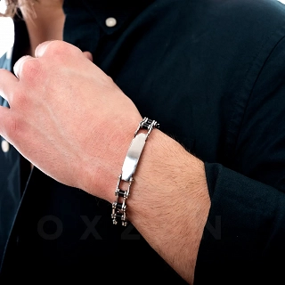 Χειροπέδα ανδρική ατσάλι σε ασημί με μαύρο καουτσούκ