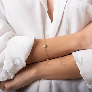 Βραχιόλι γυναικείο ατσάλινο με τετράγωνη λευκή πέτρα ζιργκόν