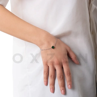 Βραχιόλι γυναικείο ατσάλινο με τετράγωνη πράσινη πέτρα ζιργκόν