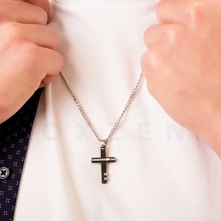 Κολιέ σταυρός ανδρικός από ανοξείδωτο ατσάλι ασημί με μαύρο