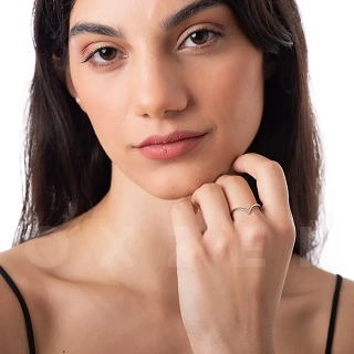 Γυναικείο δαχτυλίδι από ανοξείδωτο ατσάλι σε σχήμα V