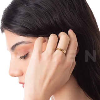 Γυναικείο δαχτυλίδι από ανοξείδωτο ατσάλι βέρα σκαλιστή με ένα λευκό ζιργκόν