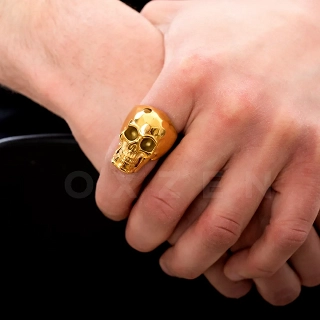 Δαχτυλίδι ανδρικό από ανοξείδωτο ατσάλι, νεκροκεφαλή επιχρυσωμένη