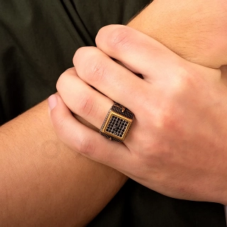 Δαχτυλίδι ανδρικό από ανοξείδωτο ατσάλι, ασημόχρυσο τετράγωνο με μαύρα ζιργκόν