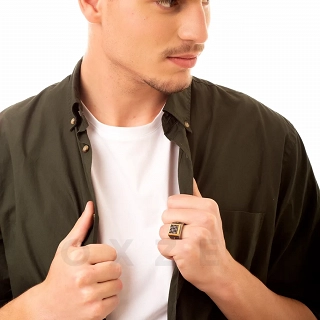 Δαχτυλίδι ανδρικό από ανοξείδωτο ατσάλι, ασημόχρυσο τετράγωνο με μαύρα ζιργκόν