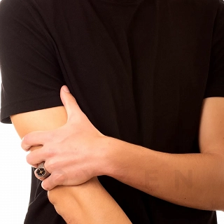 Δαχτυλίδι ανδρικό από ανοξείδωτο ατσάλι, ασημόχρυσο με αστέρι