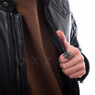 Δαχτυλίδι ανδρικό από ανοξείδωτο ατσάλι νεκροκεφαλή με μαύρα ζιργκόν