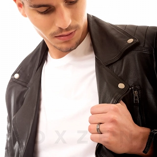 Δαχτυλίδι βέρα ανδρική από ανοξείδωτο ατσάλι με σκάλισμα