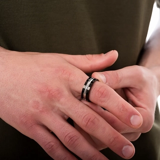 Δαχτυλίδι βέρα ανδρική από ανοξείδωτο ατσάλι, ασημί με μαύρο