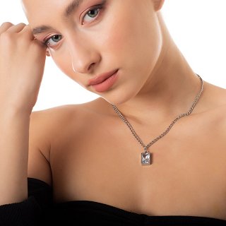 Κολιέ ατσάλινο  με καρέ λευκή πέτρα ζιργκόν