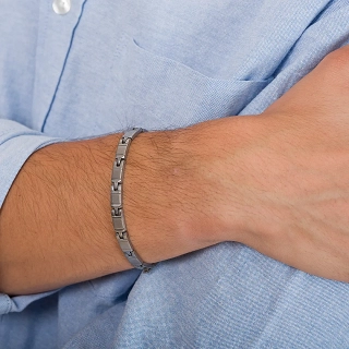 Βραχιόλι ανδρικό από ανοξείδωτο ατσάλι σε ασημί με μικρά κομμάτια