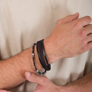 Ανδρικό βραχιόλι από ανοξείδωτο ατσάλι με τετραπλό δέρμα και πέτρες αχάτη