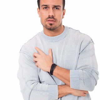 Oxzen ανδρικό βραχιόλι από ανοξείδωτο ατσάλι με μαύρο δέρμα