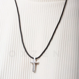 Κολιέ σταυρός ατσάλι με καουτσούκ λουράκι