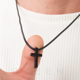 Κολιέ σταυρός ατσάλι με καουτσούκ λουράκι