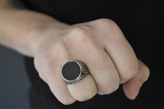 Δαχτυλίδι ανδρικό ατσάλι με μαύρη πέτρα