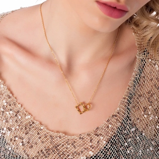 Κολιέ ατσάλινο με ιδιαίτερο σχήμα