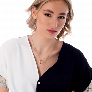 Κολιέ ατσάλινο με ιδιαίτερο σχήμα