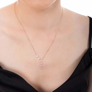 Oxzen ασημένιο κολιέ με καρδιές στη σειρά και πέτρες ζιργκόν