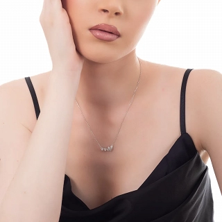 Oxzen ασημένιο κολιέ, καρδιές στη σειρά με λευκά ζιργκόν