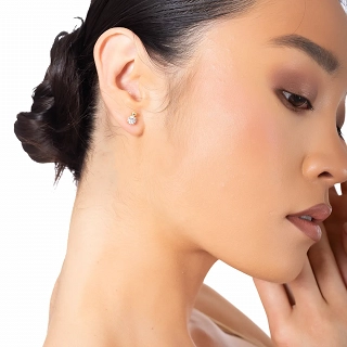 Oxzen ασημένιο σκουλαρίκι καρφωτό με λευκό ζιργκόν