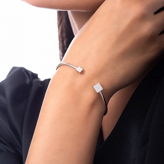 Oxzen ασημένιο βραχιόλι χειροπέδα εύκαμπτη με λευκά ζιργκόν