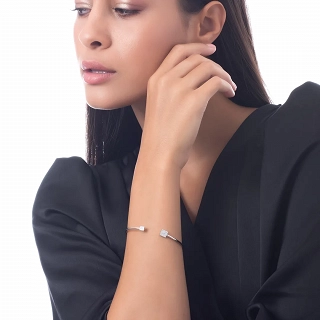 Oxzen ασημένιο βραχιόλι χειροπέδα εύκαμπτη με λευκά ζιργκόν