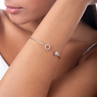 Oxzen ασημένιο βραχιόλι χειροπέδα εύκαμπτη με λευκά ζιργκόν