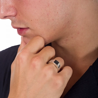 Oxzen ασημένιο ανδρικό δαχτυλίδι επιπλατινωμένο με τετράγωνη μαύρη πέτρα αχάτη