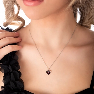 Oxzen ατσάλινο κολιέ καρδιά με κόκκινη πέτρα ζιργκόν