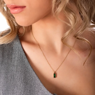 Oxzen ατσάλινο κολιέ επιχρυσωμένο με πράσινο ορθογώνιο ζιργκόν