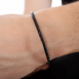 Oxzen Unisex βραχιόλι ατσάλινο με λεπτό διακριτικό δέρμα σε μαύρο