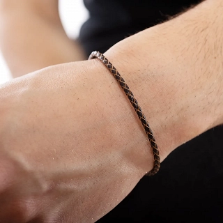 Oxzen Unisex βραχιόλι ατσάλινο με λεπτό διακριτικό δέρμα σε καφέ